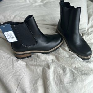 Universal Thread Celina Chelsea Boot Black